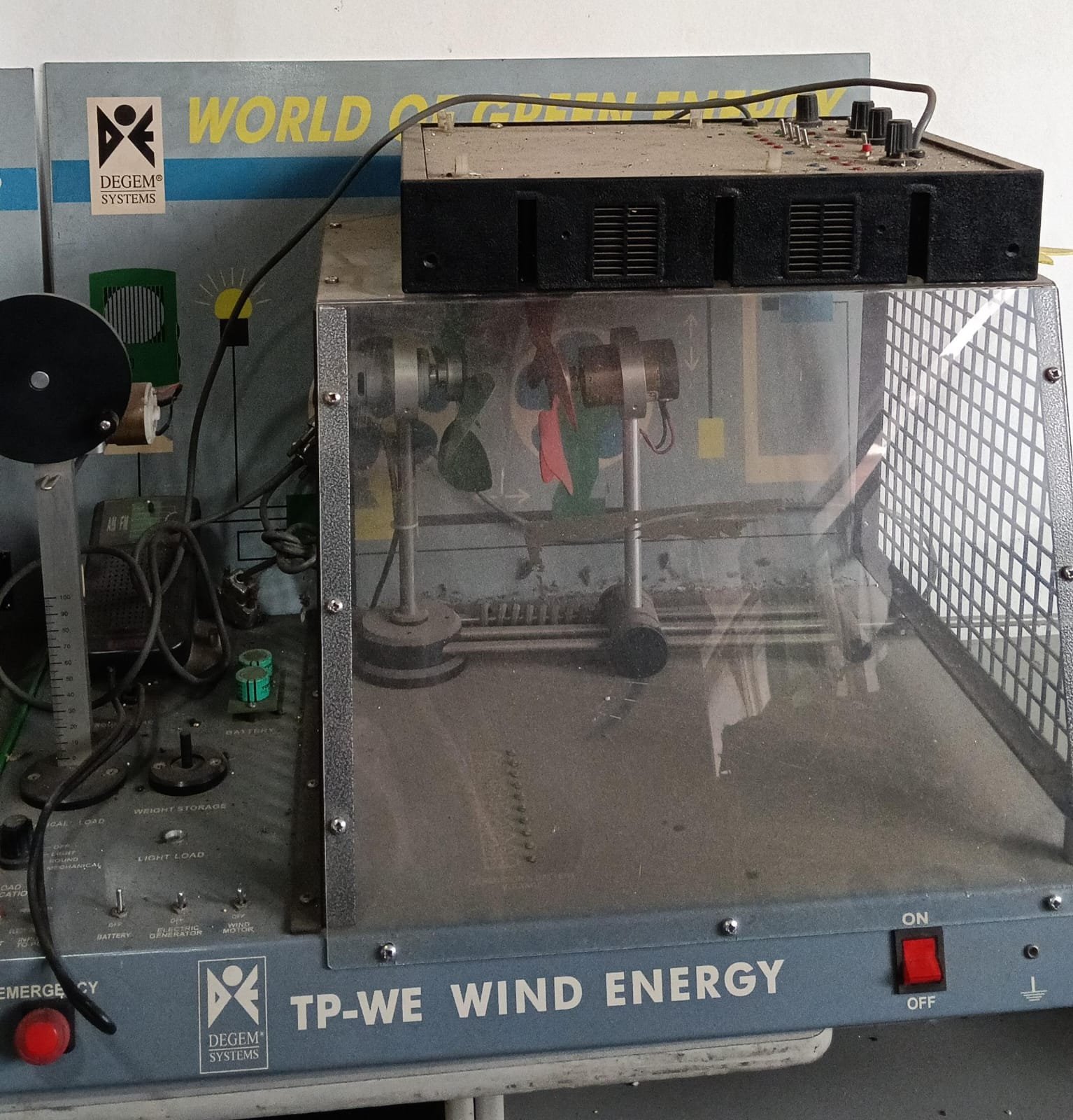 ENERGÌA EOLICA VERDE Y GRIS 02746